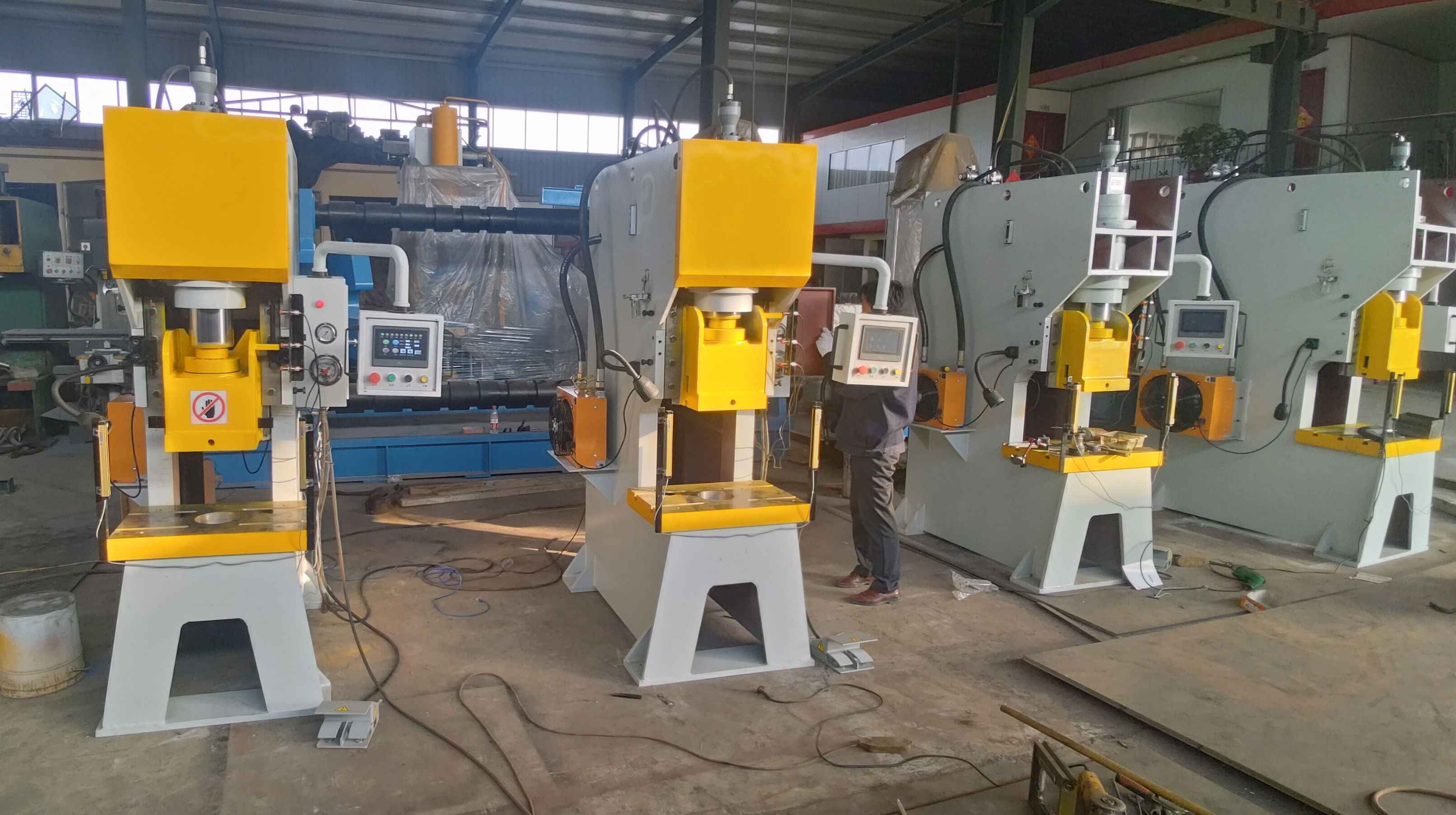 液(yè)壓沖床(chuang)工作視(shì)頻